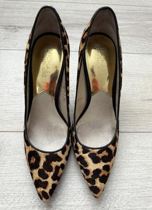 Туфлі michael kors леопардовий принт розмір 38(us7)4 фото