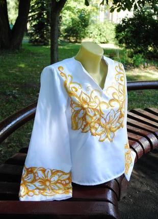 Атласна блуза із золотою вишивкою бісером3 фото