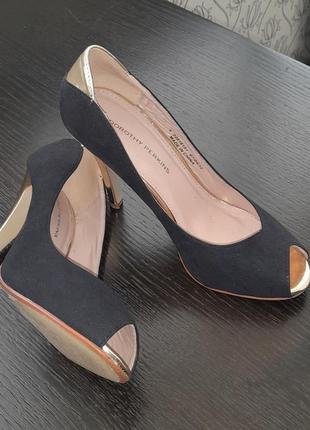 Туфли с золотыми биборами