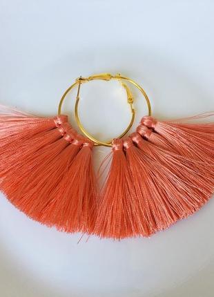 Сережки кільця з рожевими китицями, світло-рожеві сережки кисті2 фото
