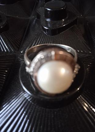 Продам женскую кольцо серебро с золотыми вставками размер 17.1 фото