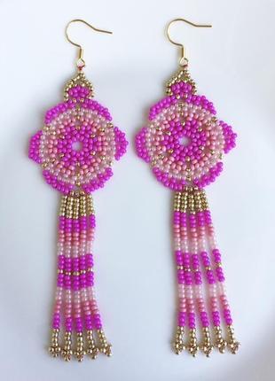 Малинові сережки з бісеру в техніці уічоль, бісерні сережки кольору фуксії в індіанському стилі7 фото
