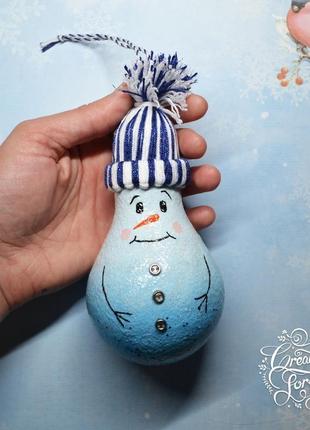 Елочная игрушка из лампочки снеговик2 фото