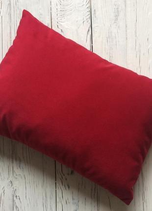 Красная декоративная подушка 50 х 36 см2 фото