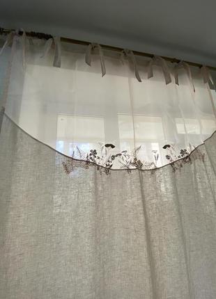 Льняные шторы с органзой и вышивкой4 фото