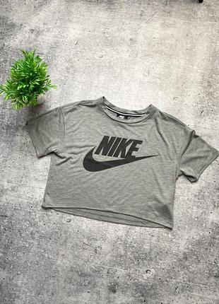 Женская футболка nike essential cropped