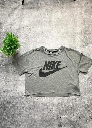 Женская футболка nike essential cropped2 фото