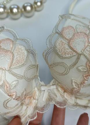 34dd 75е/80с-d чудовий бюстгальтер кольору ivory з вишивкою marks & spencer