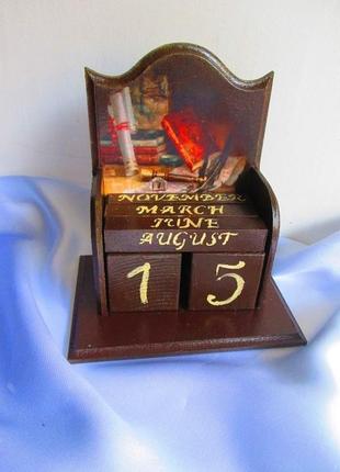 Настольный вечный календарь "библиотека"