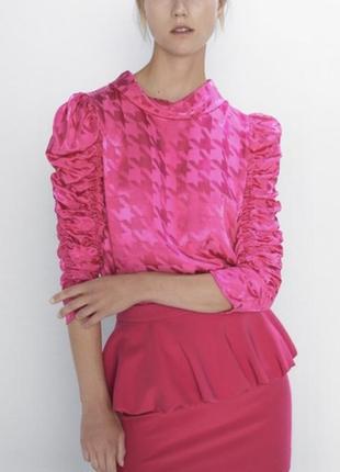 Шовкова атласна крута пишна рожева малинова блузка топ стиль tom ford9 фото