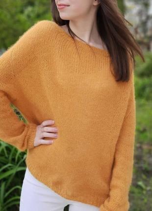 Ангоровый свитерок в стильном дизайне. цвет облепиха