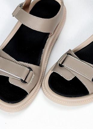 Стильные женские кожаные бежевые босоножки на каблуке летние натуральная кожа лето7 фото