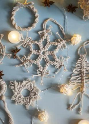 Макраме іграшки новорічні, янгол, ялинка, пано на кориці, сніжинка, вінок2 фото