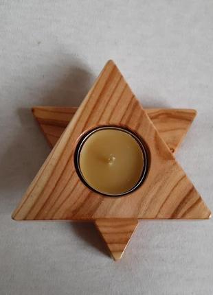 Треугольный деревянный подсвечник на 1 чайную свечу из дерева абрикоса6 фото