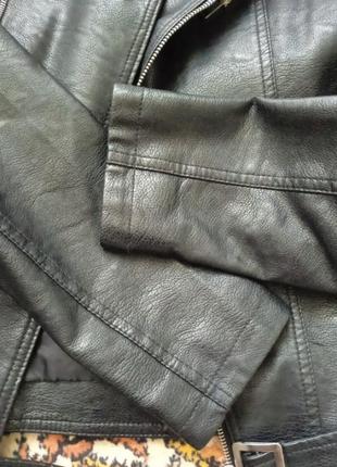 Шкіряна куртка косуха класична прямого крою з металевою фурнітурою якісна чорного кольору нова розміру м,s9 фото