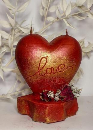 Свеча "love is..."  в форме сердца на пьедестале с декором5 фото