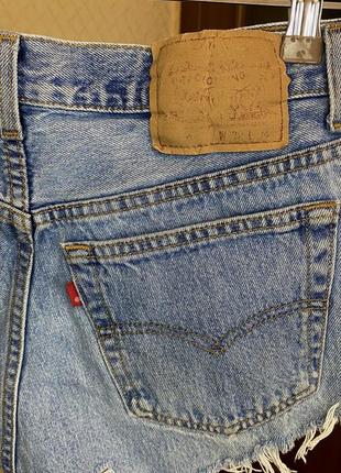 Женские джинсовые шорты levi`s8 фото