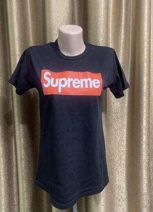 Черная футболка supreme размер s