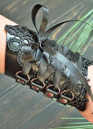 Готичний браслет-корсет, чорний шкіряний браслет зі шнурівкою3 фото