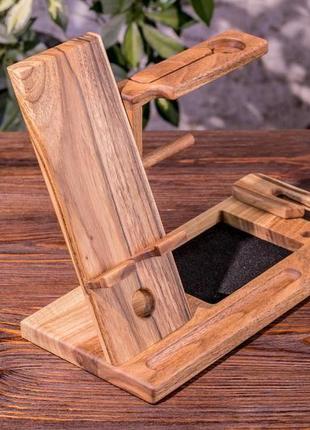 Подставка-органайзер из дерева для гаджетов мужской органайзер samsung на рабочий стол8 фото