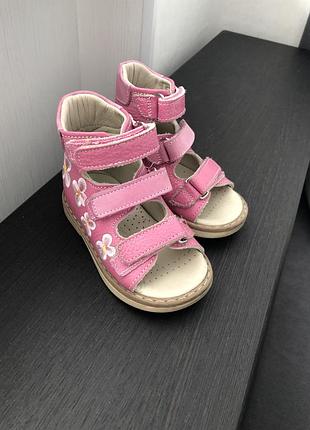 Дитячі ортопедичні босоніжки