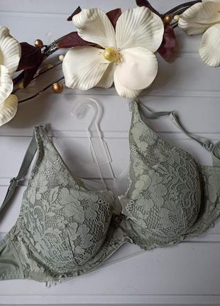 Очень красивый кружевной бюстгальтер 80с
