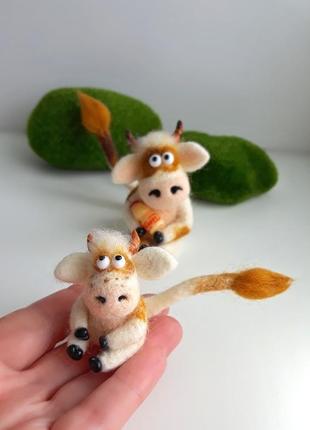 Корівка валяне.мама коровушка з телям.корова