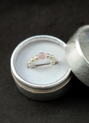 Каблучка-кільце зі штучними перлами на резинці з натуральним рожевим каменем "котяче око"1 фото