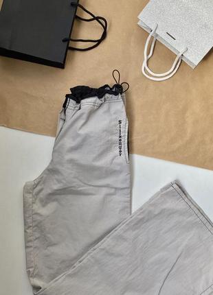 Широкие брюки с утяжками на поясе1 фото
