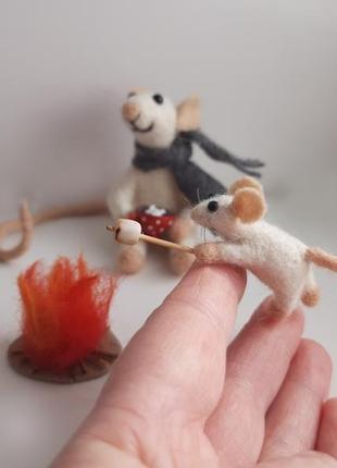 Мышка папа и мышонок у костра. валяная игрушка мышь.4 фото
