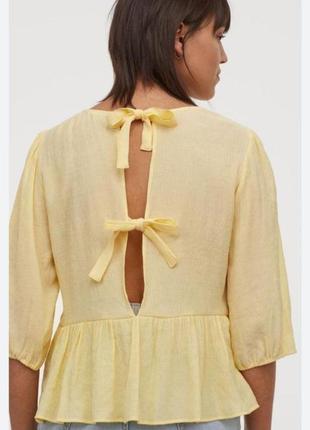 Короткая желтая блузка6 фото