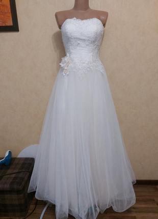 Весільна сукня зі шлейфом персиковий відлив м