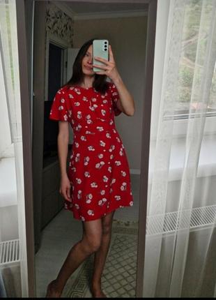 Красное платье в цветочный принт2 фото