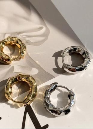 Сережки в срібному кольорі масивні сережки тренд 2024 топ нові