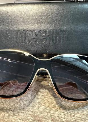 Сонцезахисні окуляри moschino