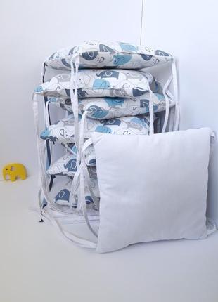 Комплект бортиків-подушок і простирадла на гумці в ліжечко2 фото