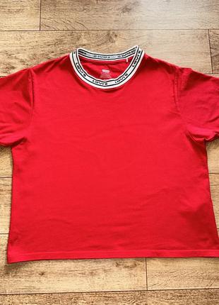 Женская футболка ,красная яркая футболка!levi’s!оригинал!