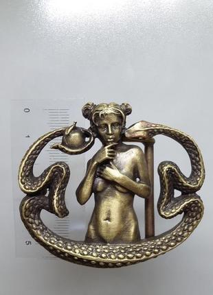 Пряжка на ремінь дівчина зі змієм4 фото