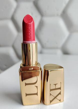 Помада для губ от эйвон люкс avon luxe silky apricot