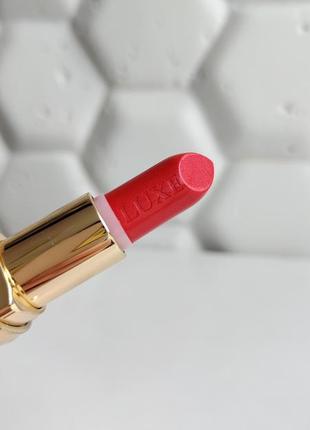 Помада для губ от эйвон люкс avon luxe glam poppy2 фото