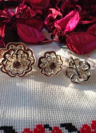Комплект серебряных украшений 925 пробы с коричневой эмалью и фианитом "пышные цветы"5 фото