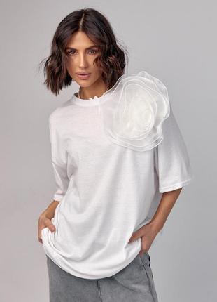 Удлиненная футболка oversize с объемным цветком4 фото