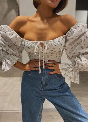Блуза летняя с декольте открытыми плечами в цветочный принт с завязками топ сексуальный