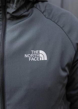 Чоловіча сіра спортивна демісезонна куртка вітровка the north face4 фото