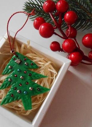 Прикраса новорічна"ялинка" з полімерної глини1 фото