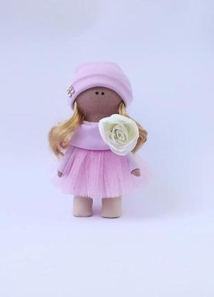 Інтер'єрна лялька текстильна в шапочці1 фото