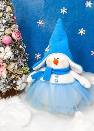 Мягкая игрушка ❄⛄"снеговик девочка "льдинка"⛄ ❄в голубой шапочке5 фото