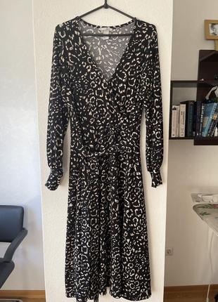 Сукня жиноча