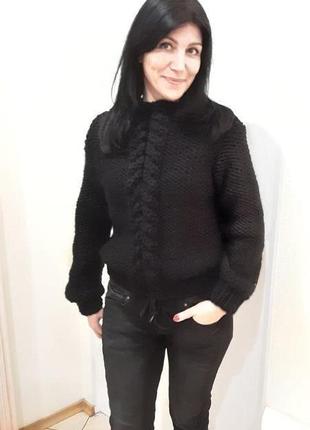 Чорний в'язаний светр з об'ємною косою, короткий жіночий пуловер2 фото