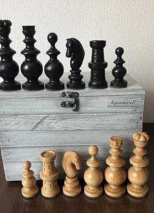 Воспроизведение шахматного набора 19 века с ящиком для хранения